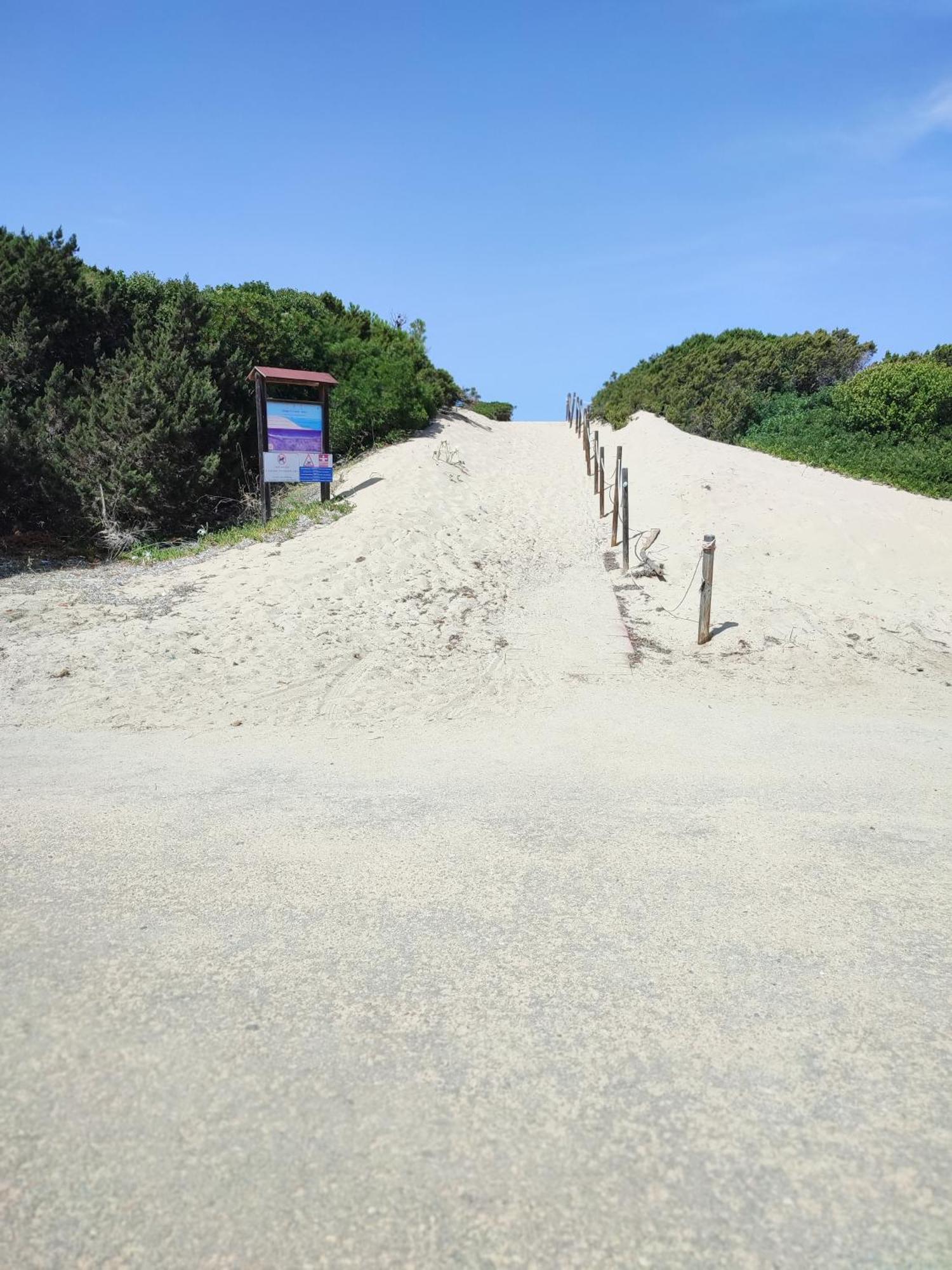 La Casa Sulle Dune Badesi Exterior foto